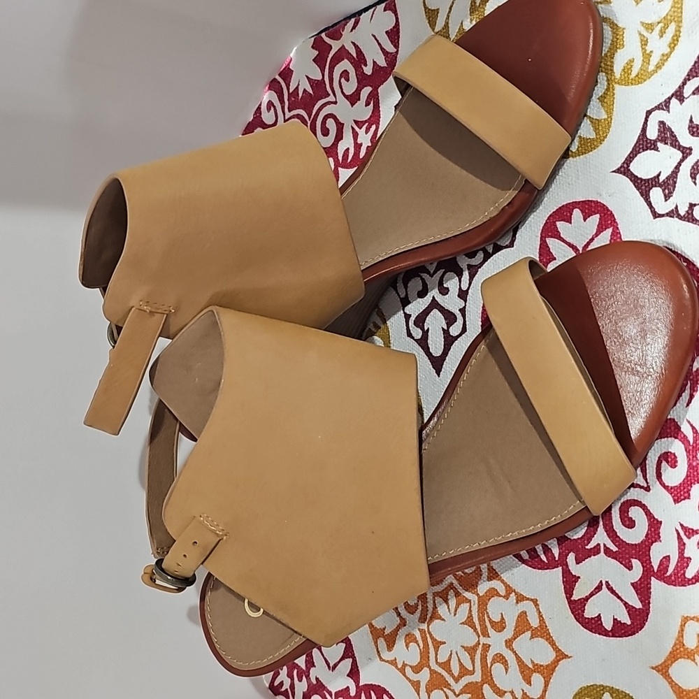 Laidies CATO tan platform heels size 7